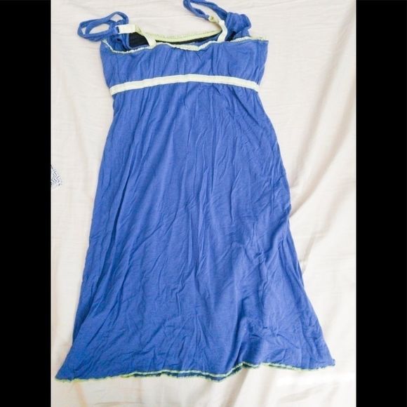 Larrivo Nursing Gown - Picture 2 of 4